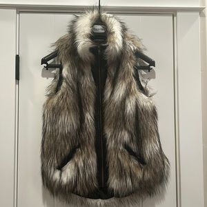 Women’s faux fur vest size small